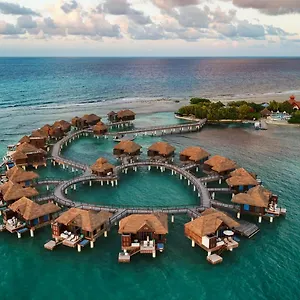 Resort Sandals Royal Caribbean & Private Island - Couples Only Montego Bay